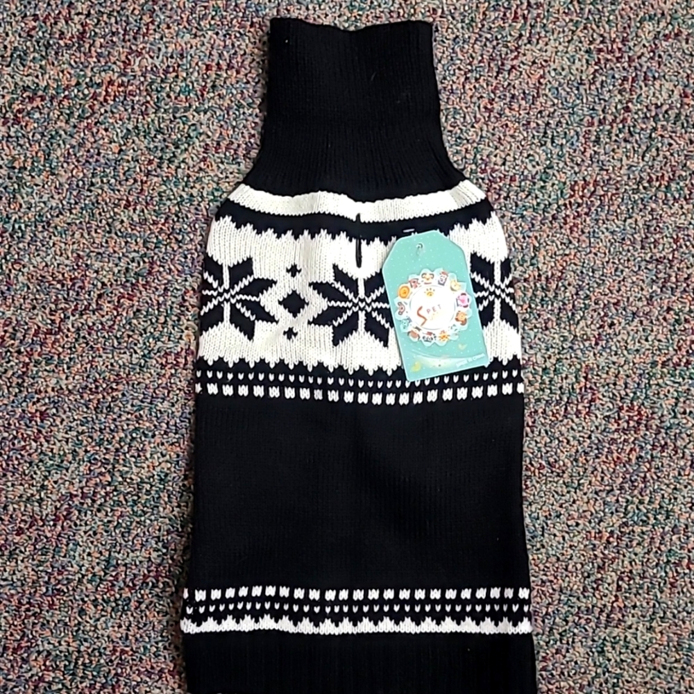 NWT Pet Supplies Cozy Black And White Knit Snowflake Dog Sweater